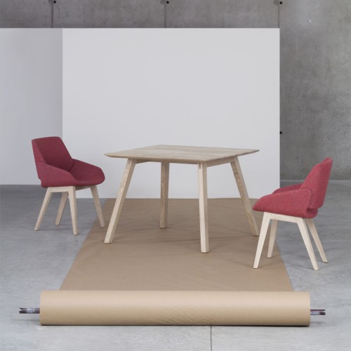 chaise piétement bois