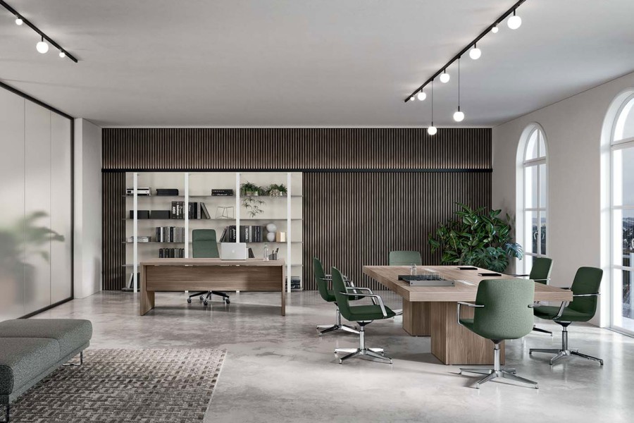 Photo bureau direction Qualitat ambiance avec table de réunion finition Orme